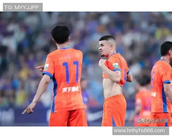 足球球星被恶意挑衅保持沉默不回应引发广泛热议